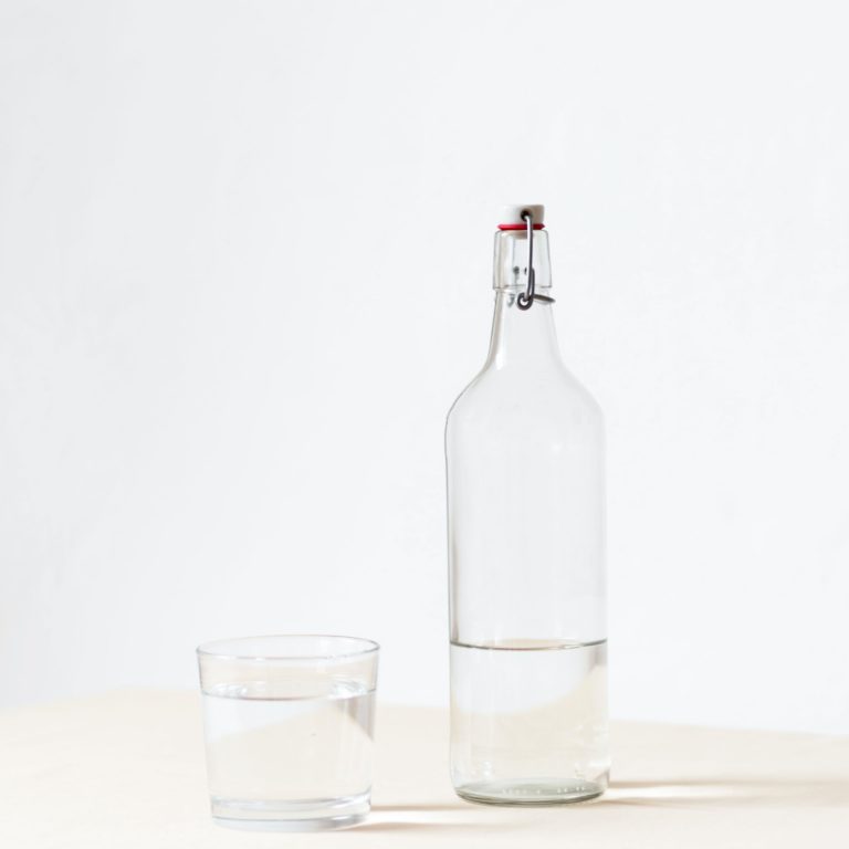 Boire au moins 1,5l d'eau peu minéralisée